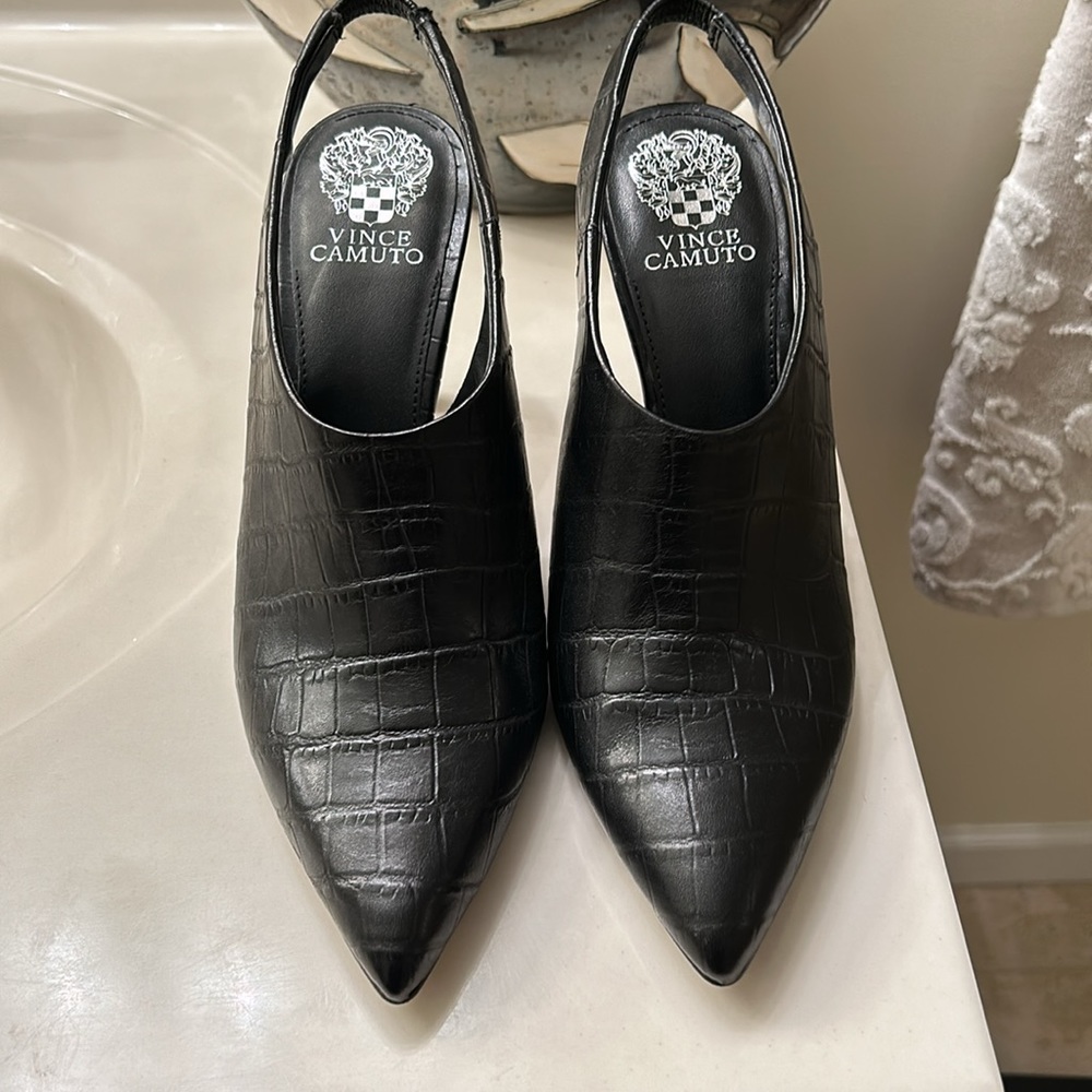 Black Leather Croc Embossed Vince Camuto Heels